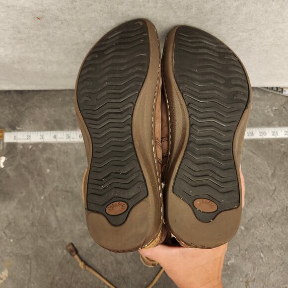 UGG Leather Boots Women's 8 Brown Sheepskin Lining S/N 1634 F80070 - Picture 11 of 11